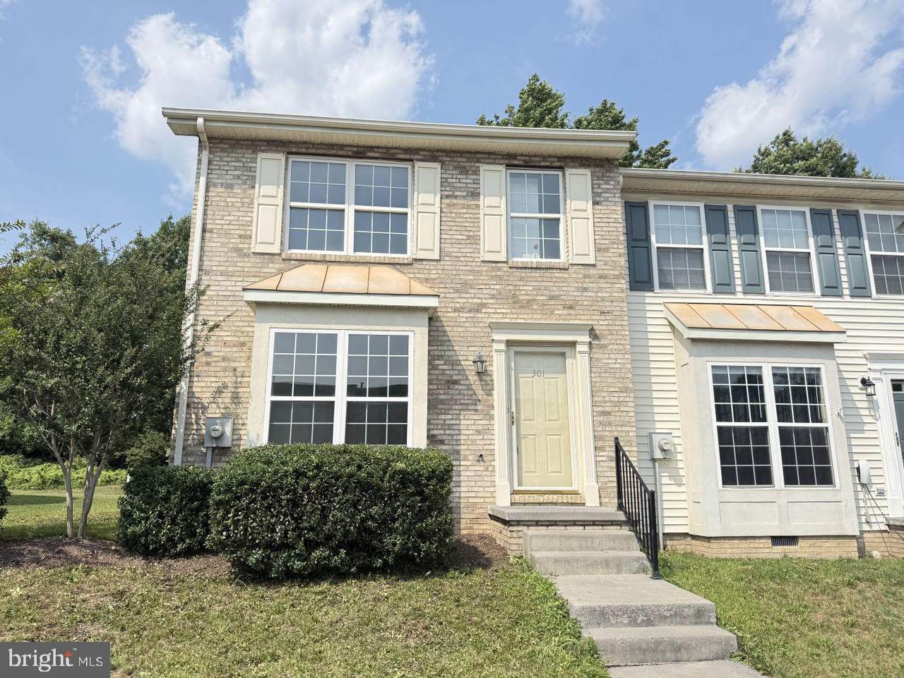 301 Sutton Court - Photo 1