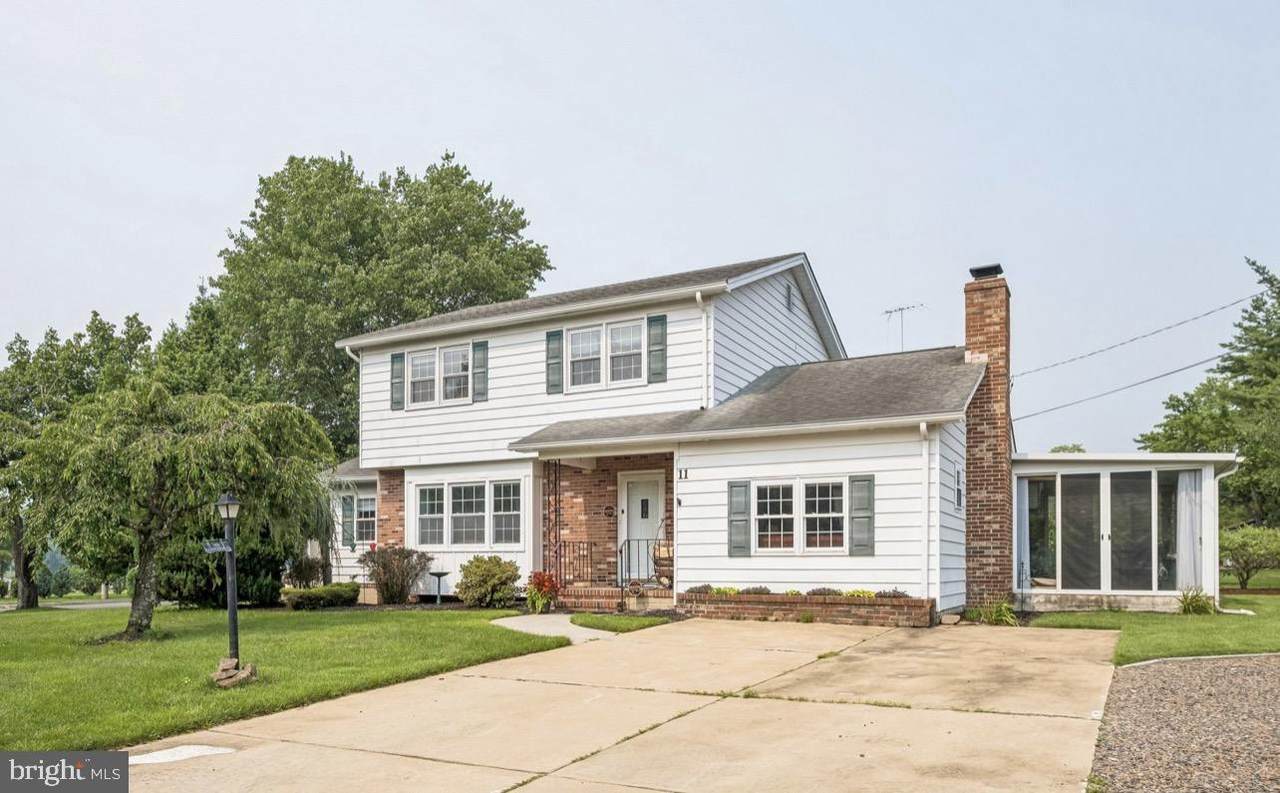 11 Queens Lane - Photo 1