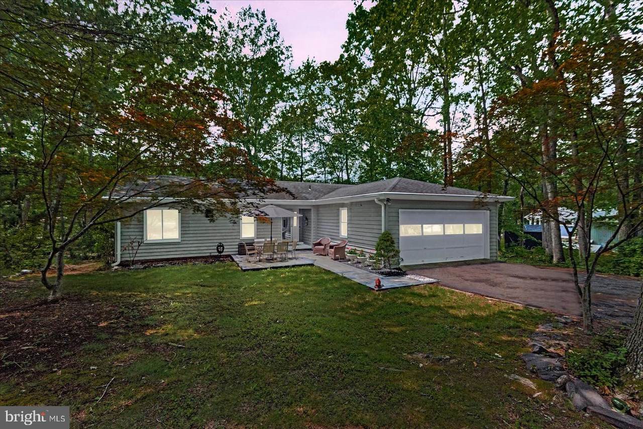 137 Eagle Court - Photo 1