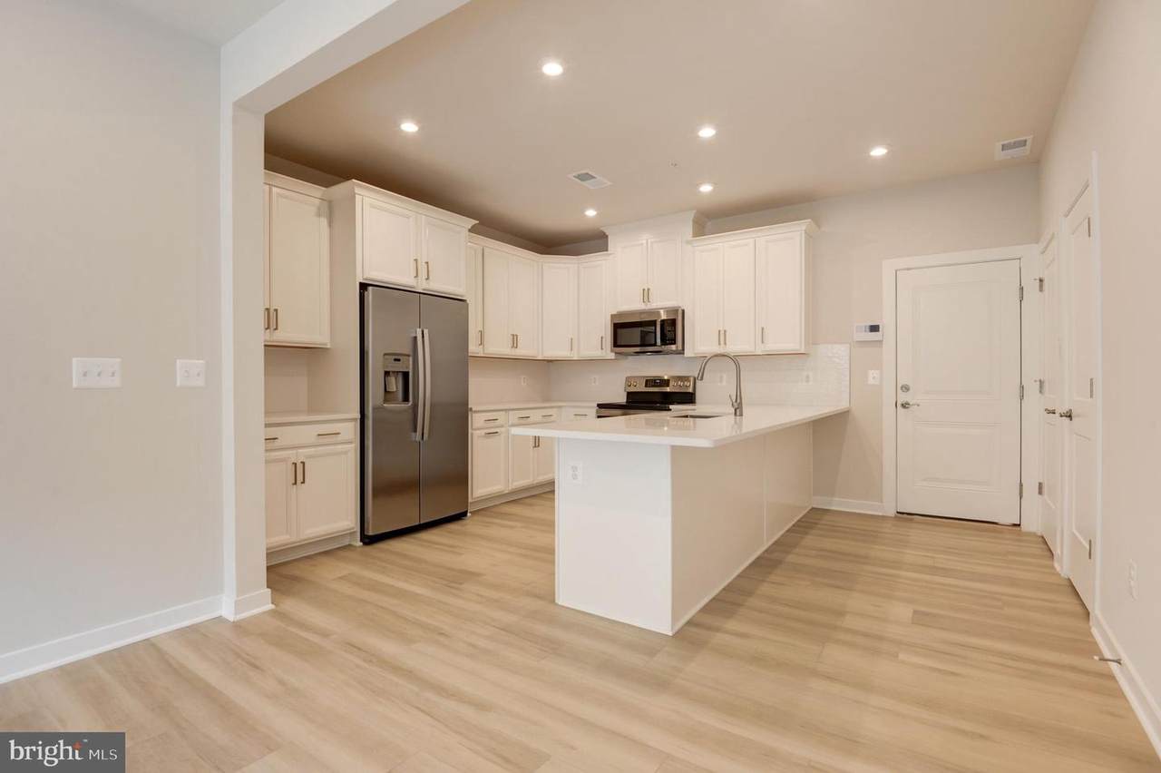 43798 Middleway Terrace - Photo 1