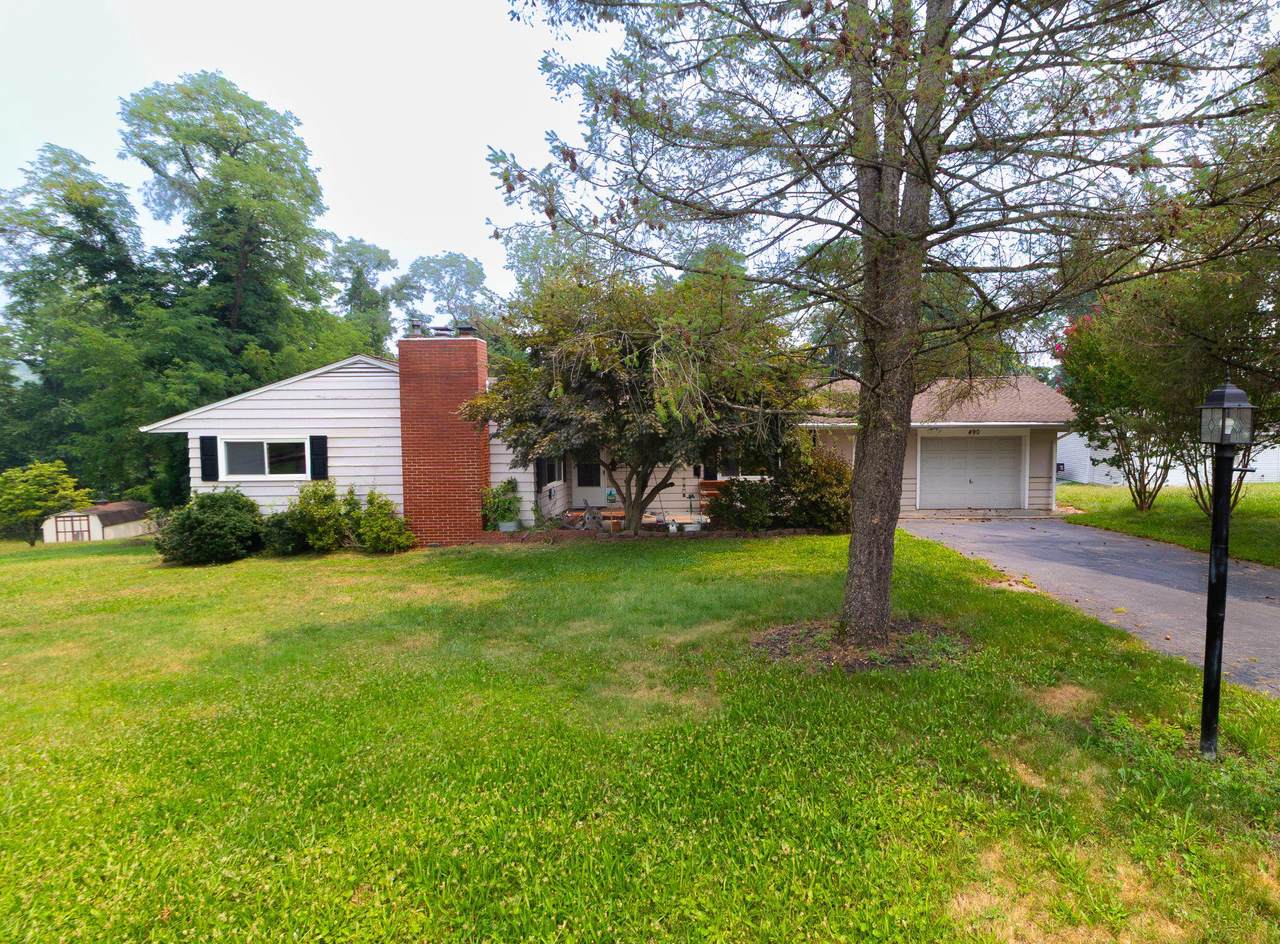 490 Pine Ridge Circle - Photo 1