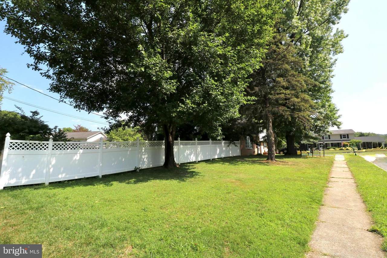 https://bt-photos.global.ssl.fastly.net/brightmls/1280_boomver_1_805174818138-2.jpg