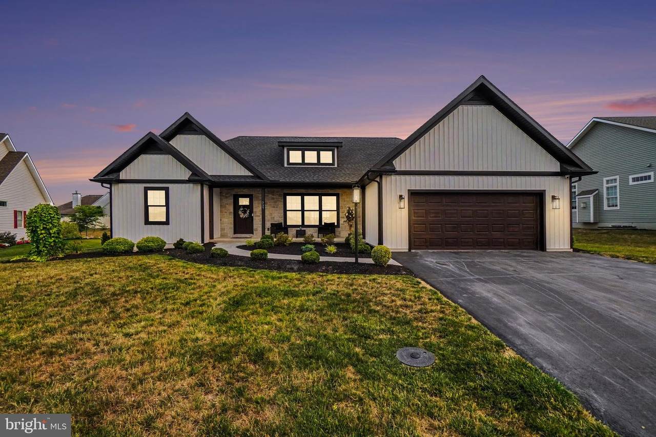 227 Daisy Drive - Photo 1