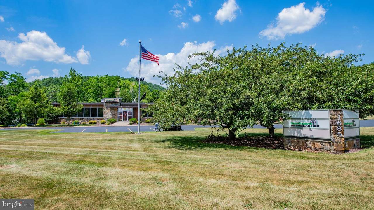 https://bt-photos.global.ssl.fastly.net/brightmls/1280_boomver_1_805176234242-2.jpg