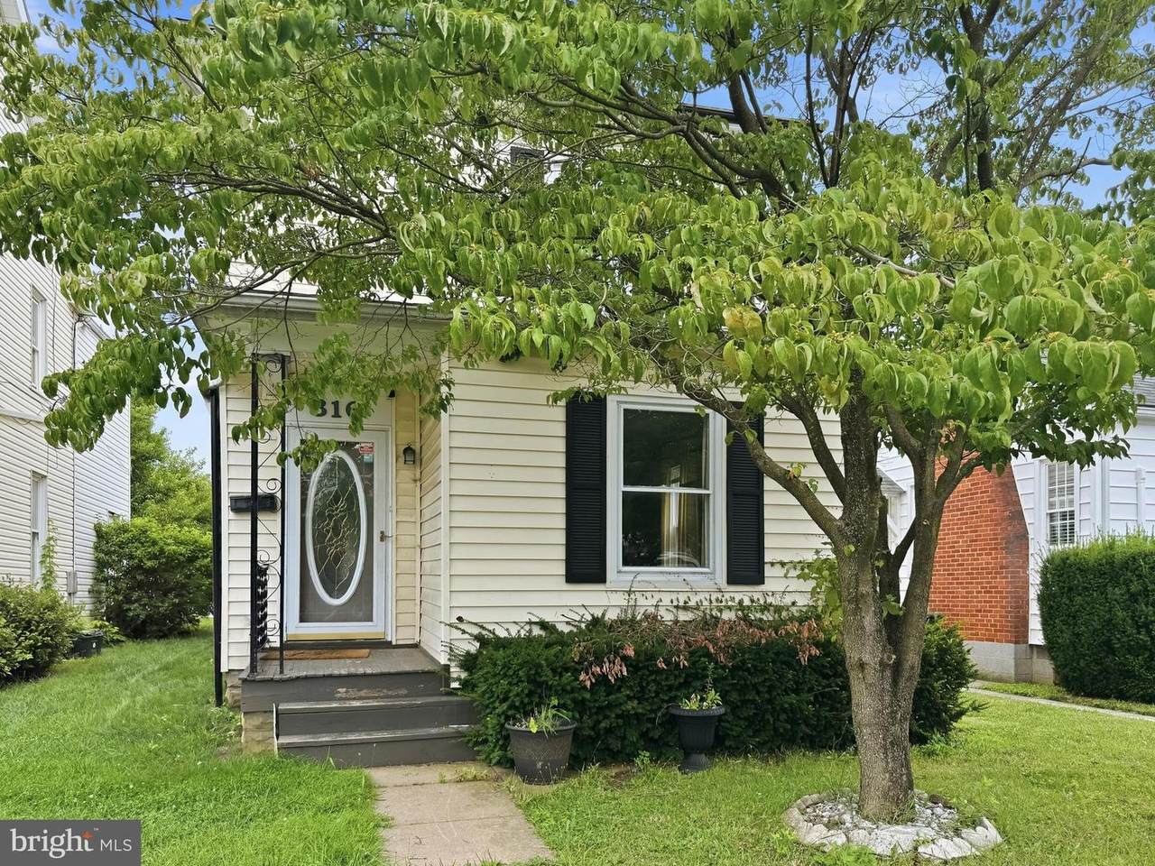 816 Maryland Avenue - Photo 1