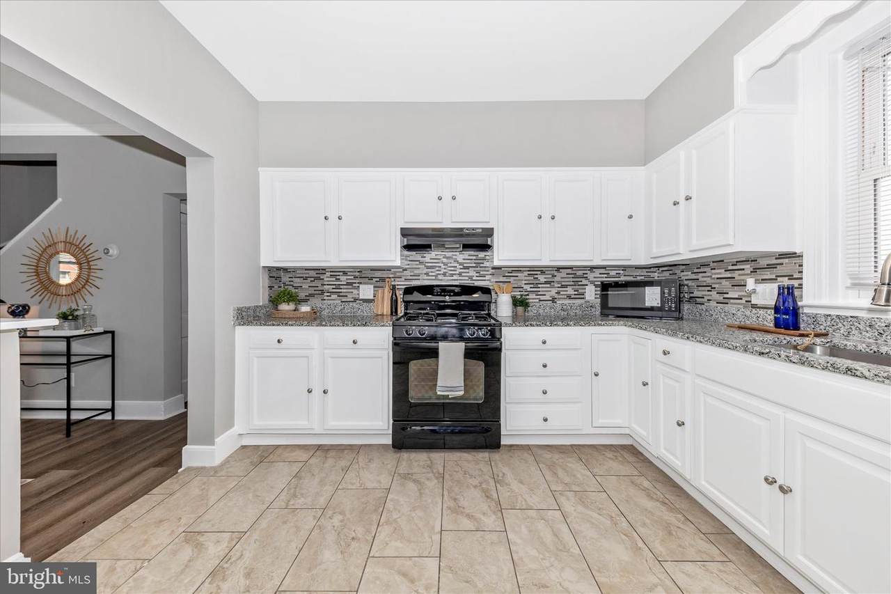 2905 Goodwood Road - Photo 1