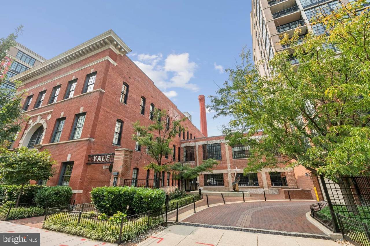 437 New York Avenue - Photo 1