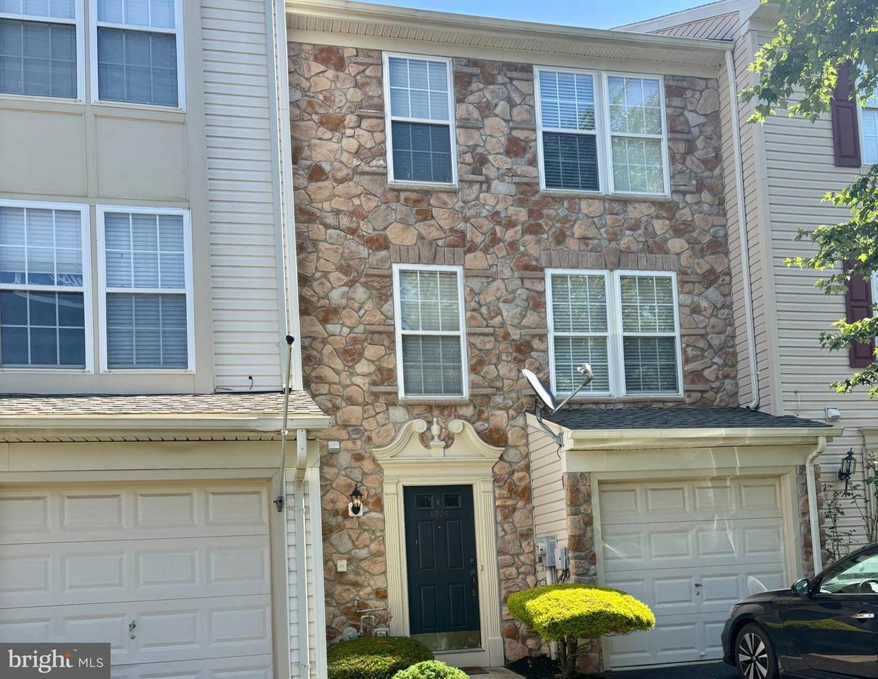 4606 Jasmine Drive - Photo 1
