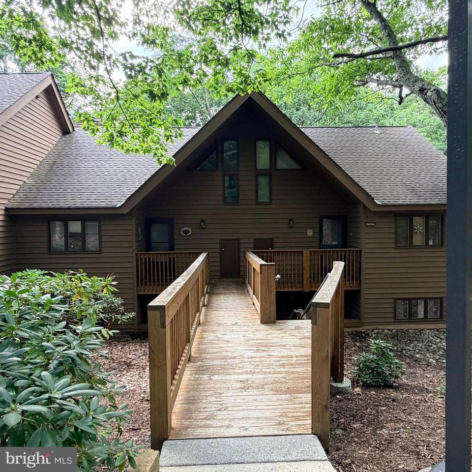 758 Laurelwood - Photo 1