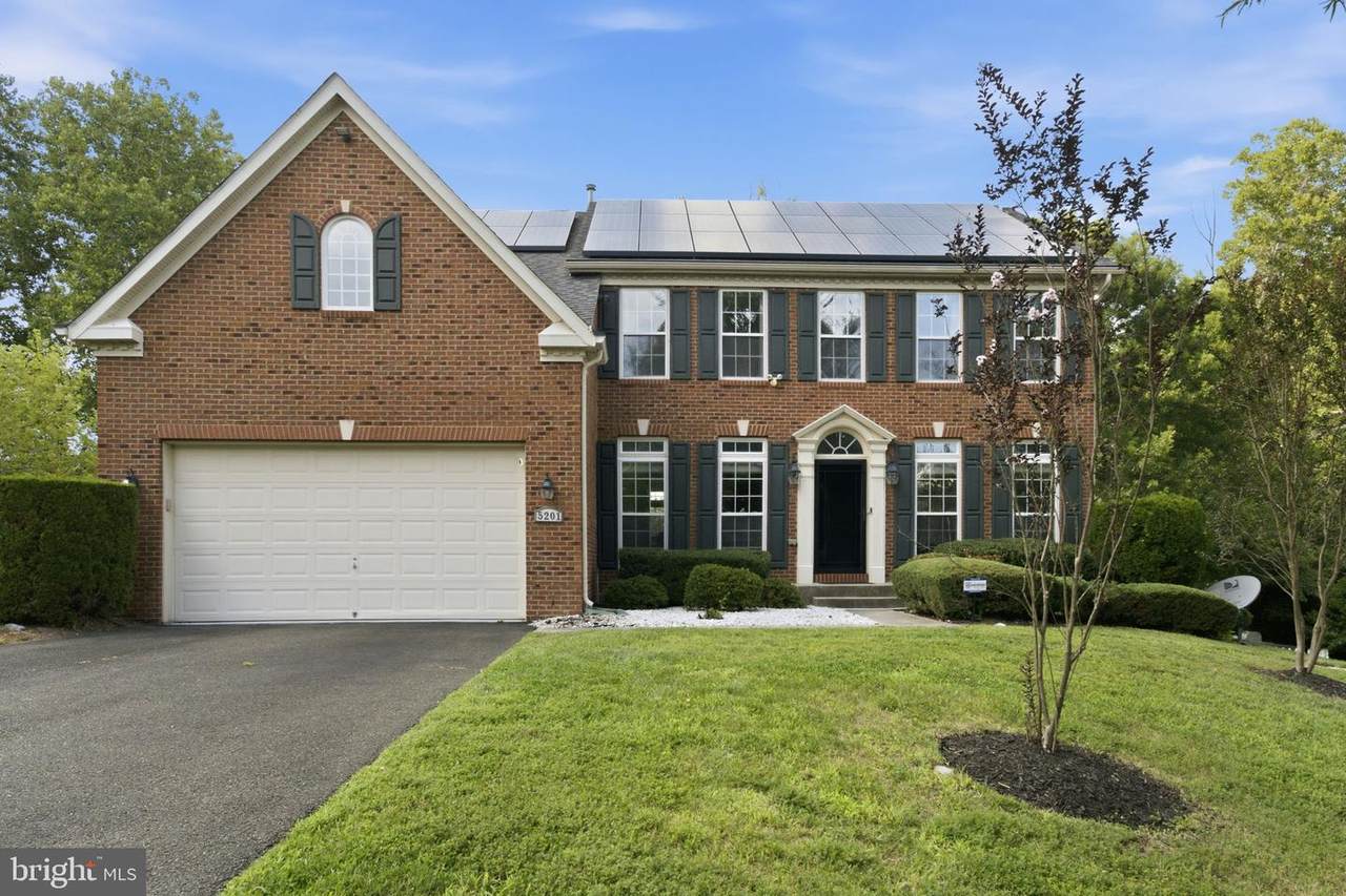 5201 Chestnut Manor Court - Photo 1