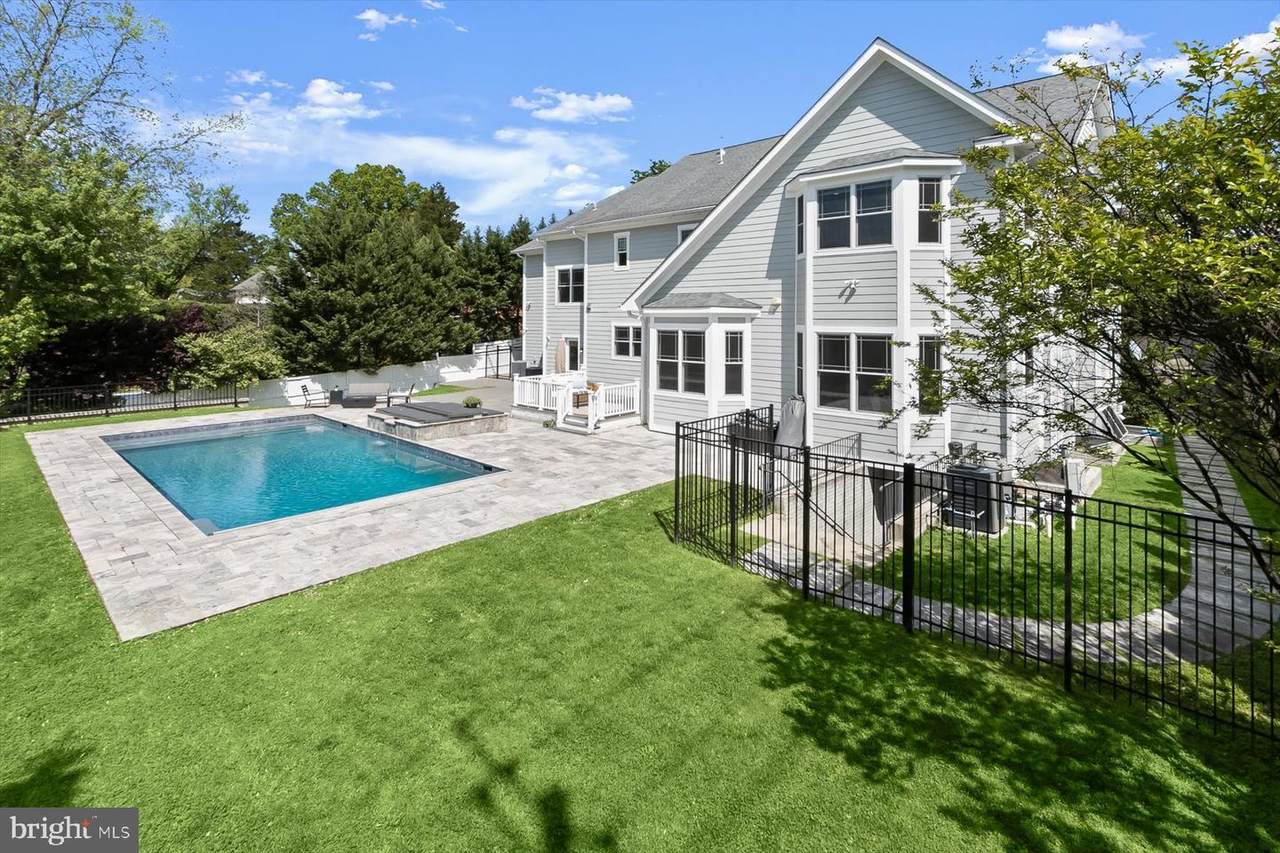 11000 Luxmanor Road - Photo 1