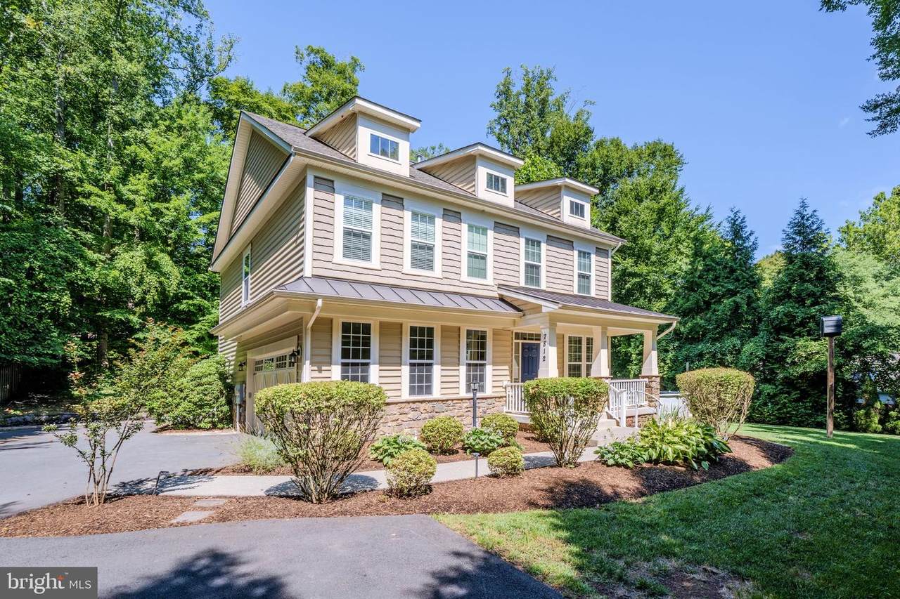 7812 Lake Drive - Photo 1