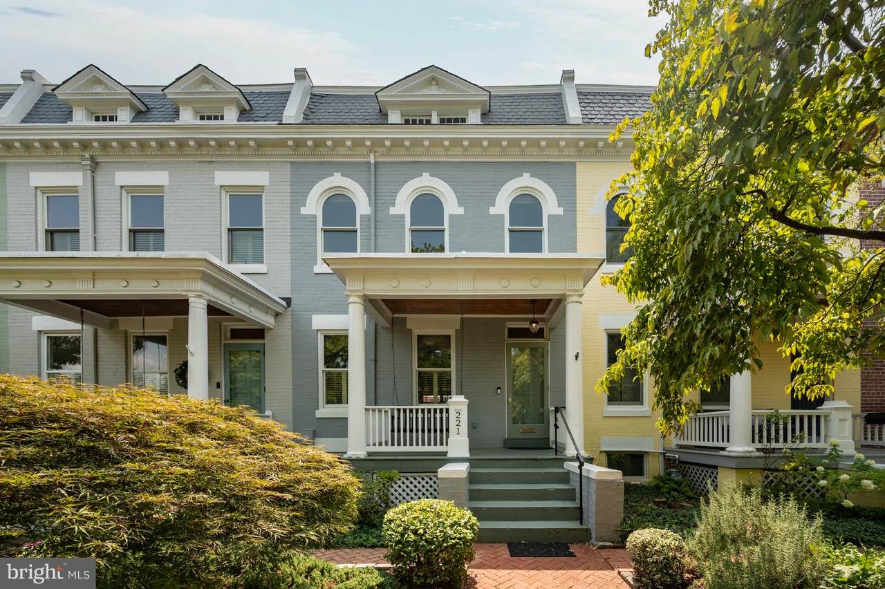 221 E Street - Photo 1