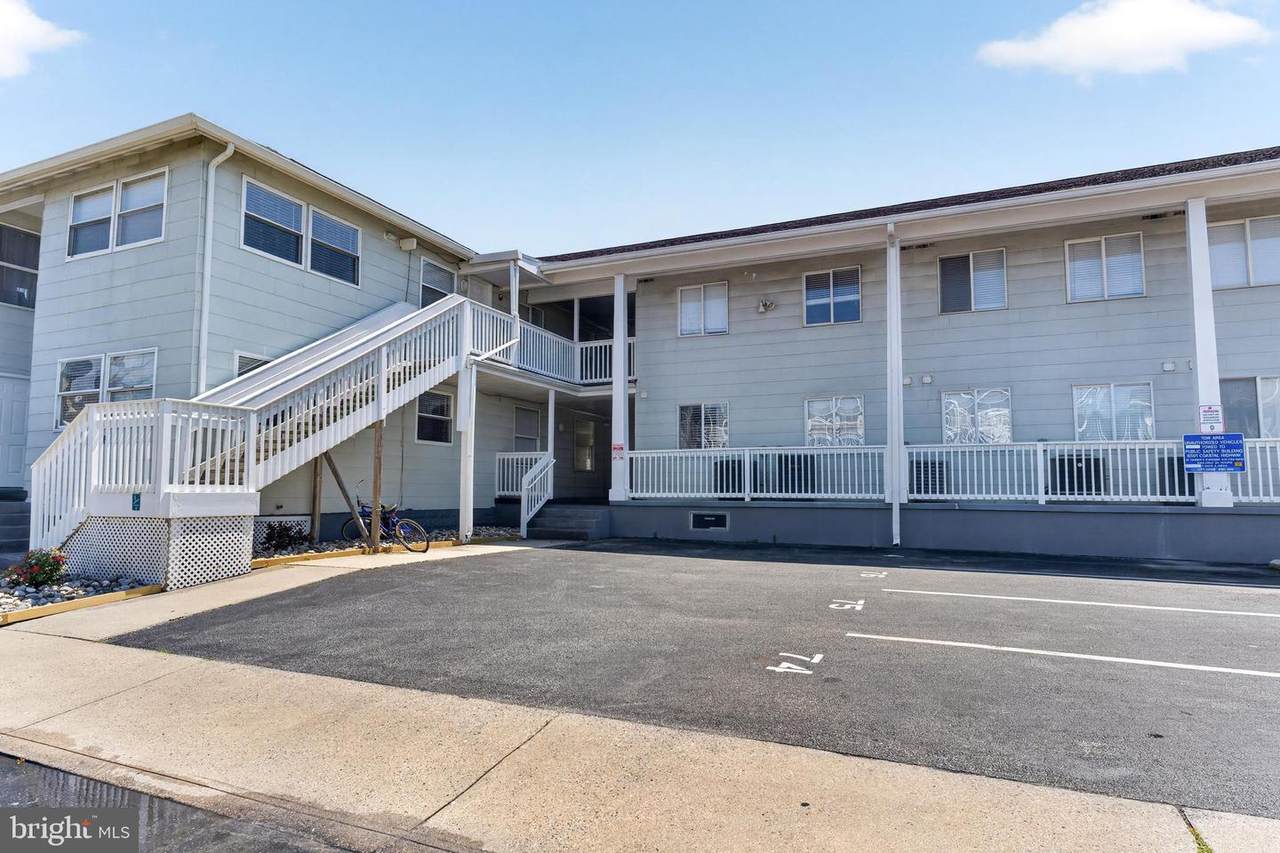 207 8TH Street - Photo 1