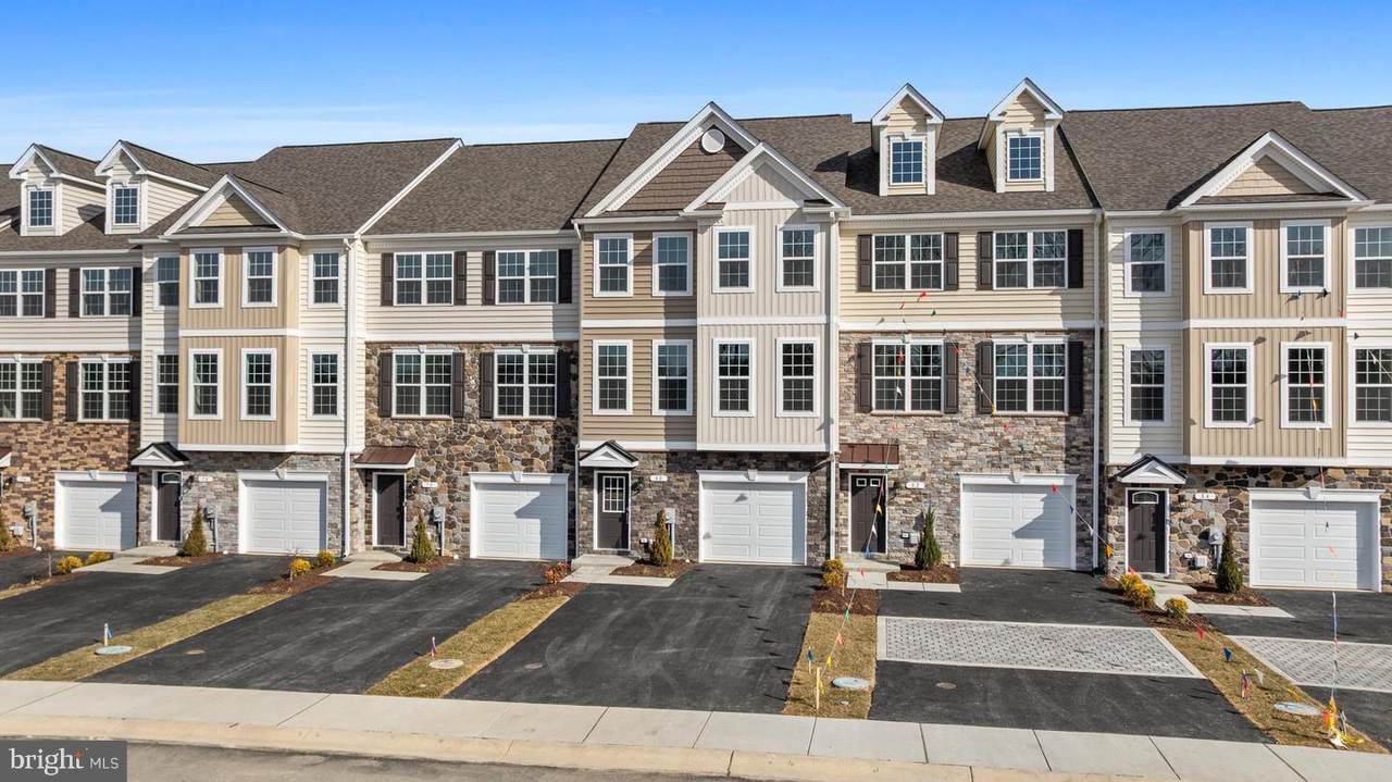 131 Potomac Court - Photo 1