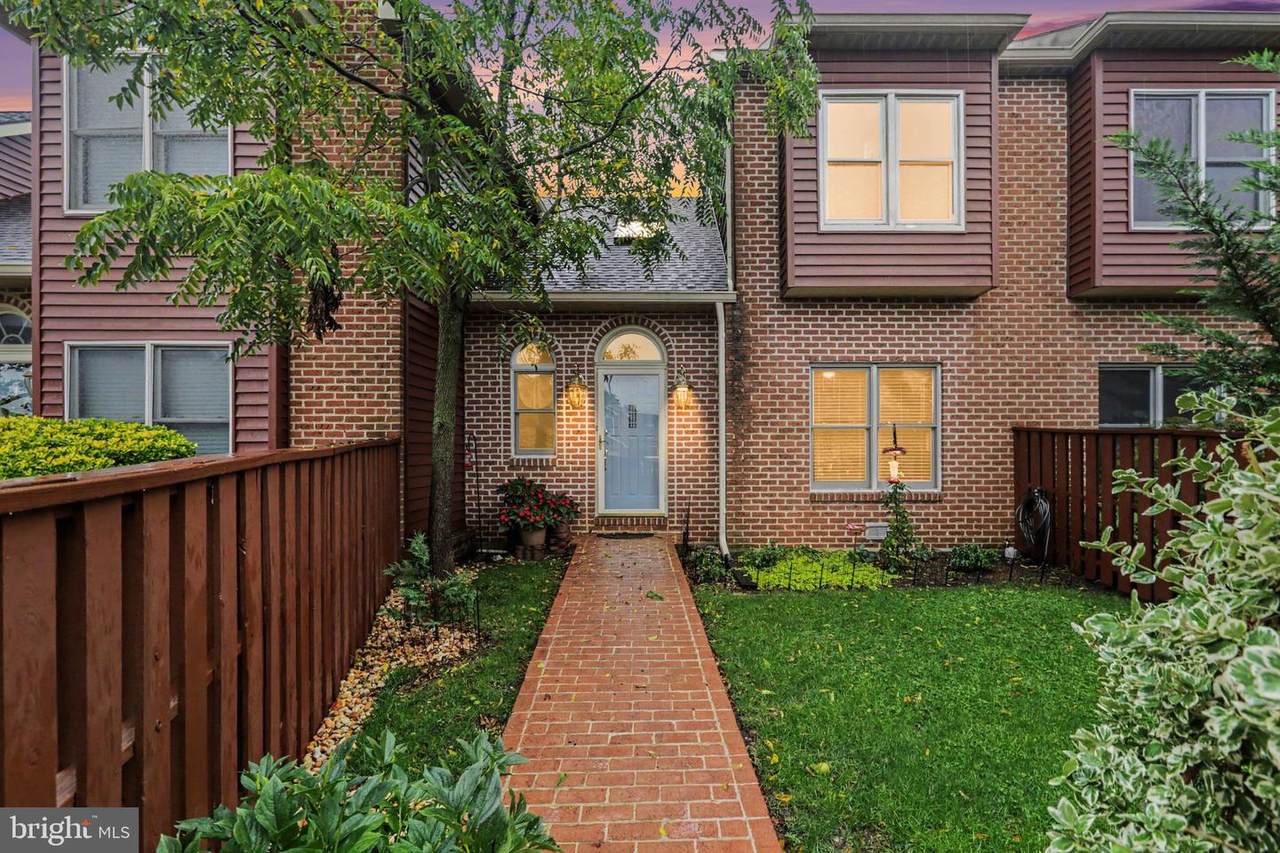 530 Peppercorn Square - Photo 1