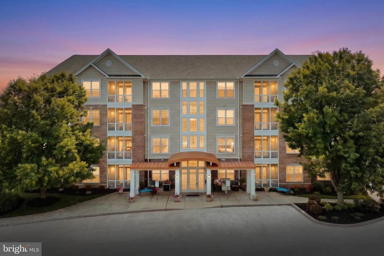 1010 Crest Way - Photo 1