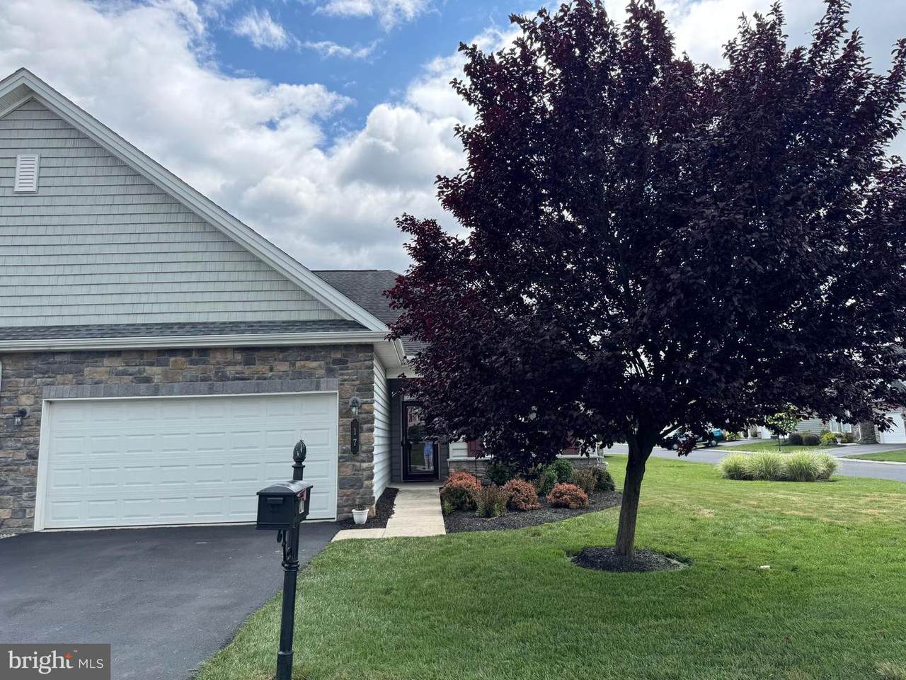 17 Settlers Drive - Photo 1