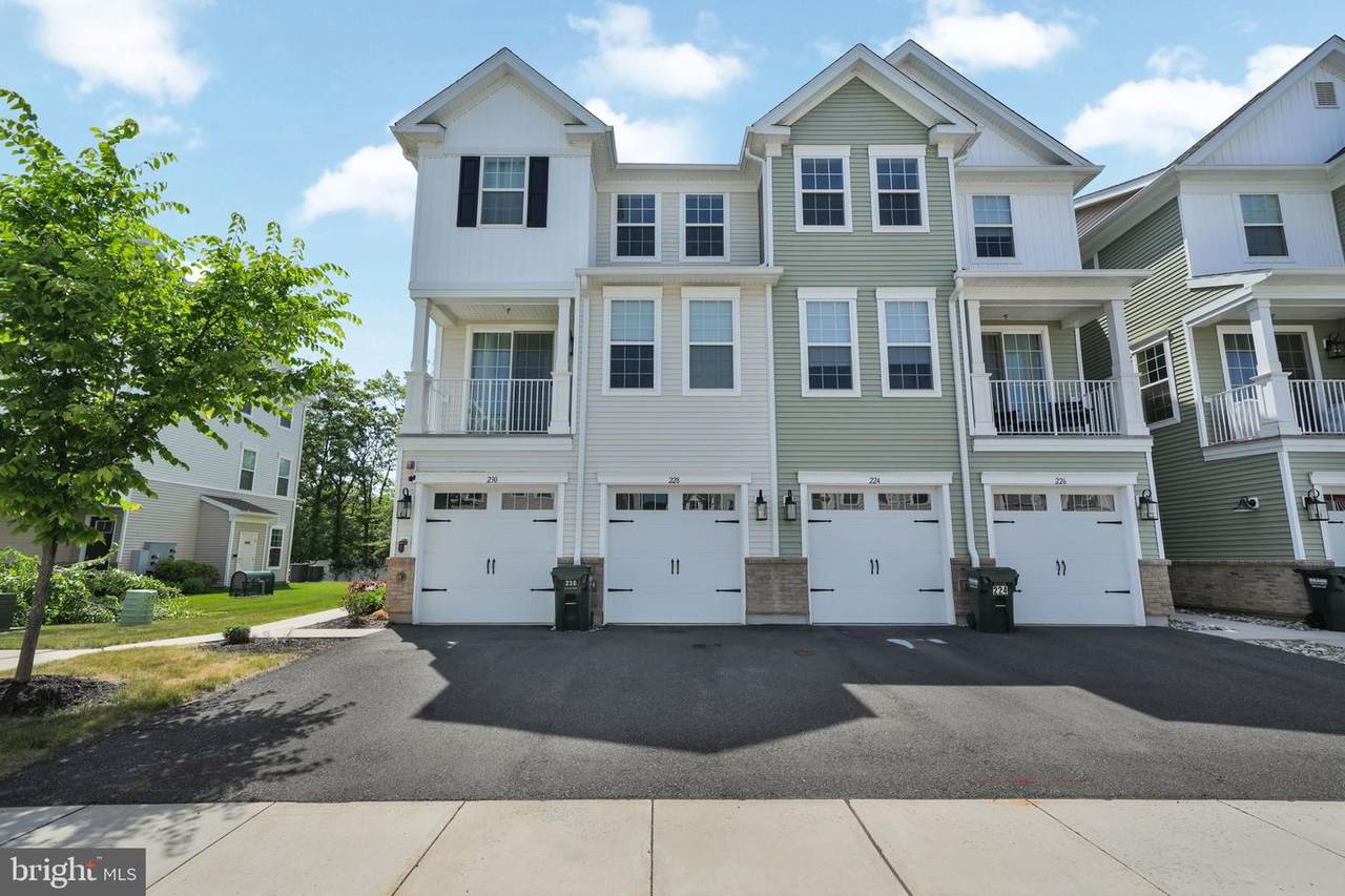 228 Park Ln - Photo 1