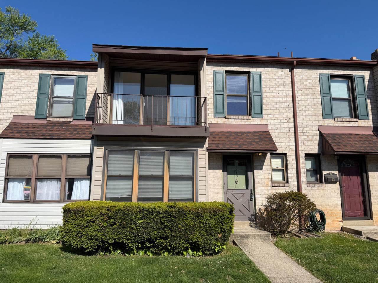 215 East Court - Photo 1