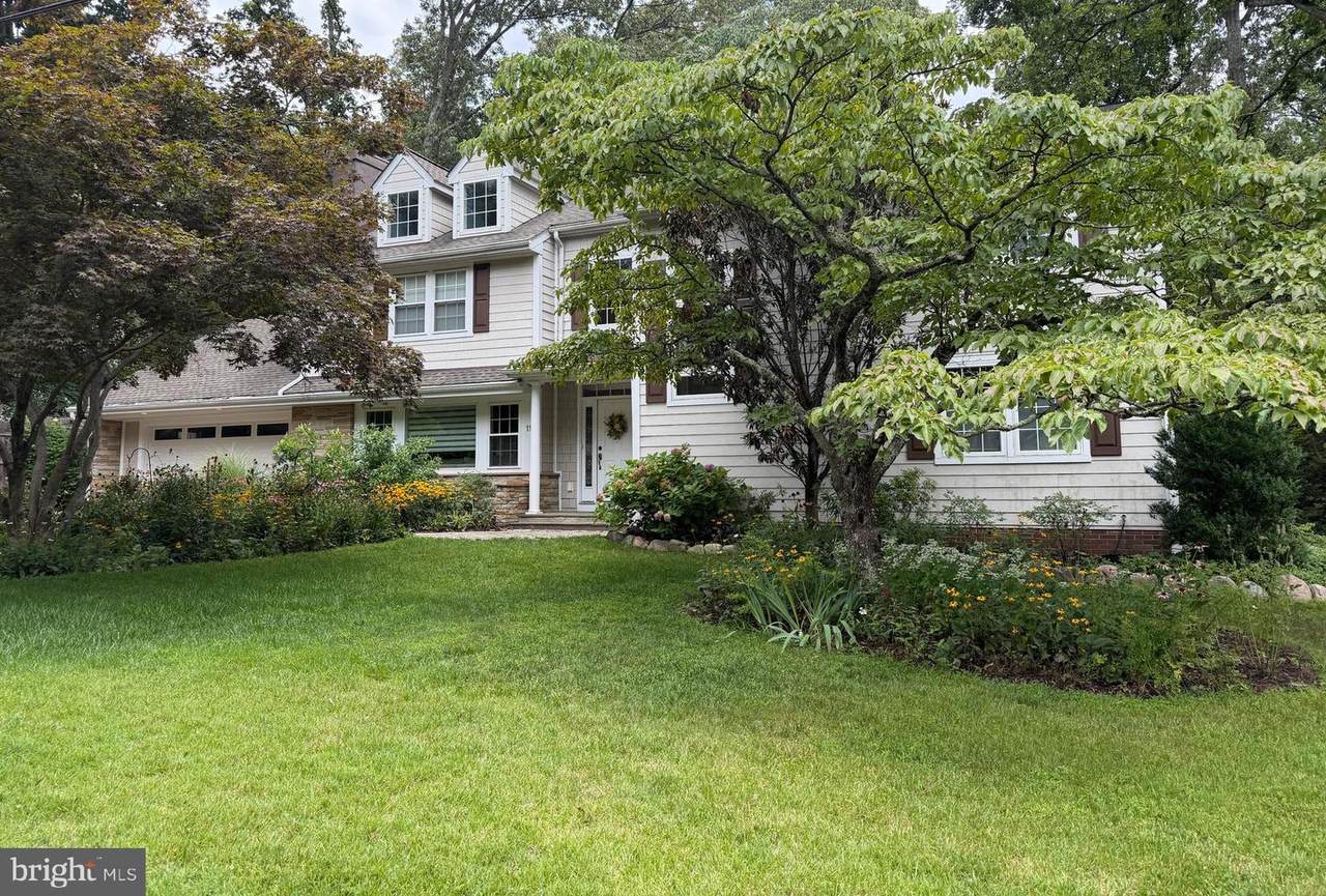 11 Windward Drive - Photo 1