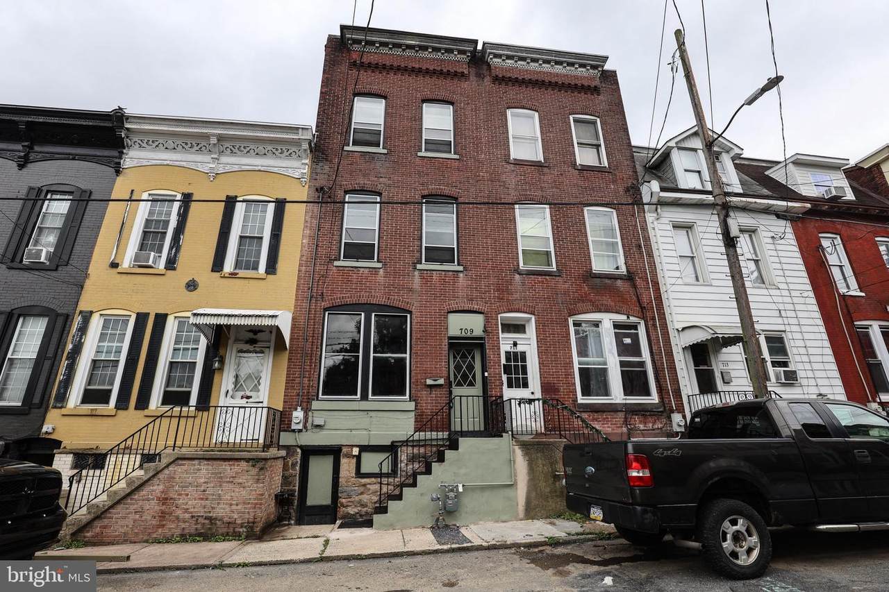 709 Norwegian Street - Photo 1