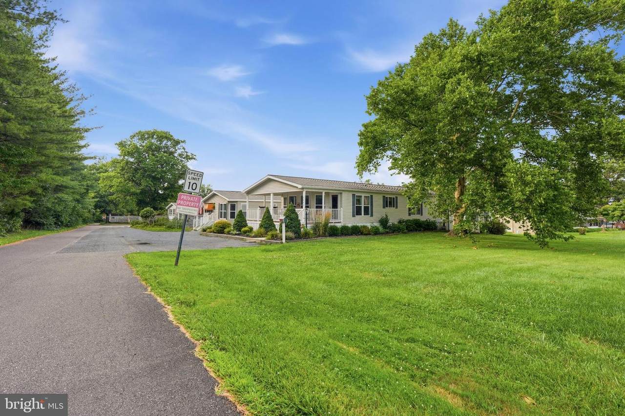 1065 Pine Circle - Photo 1