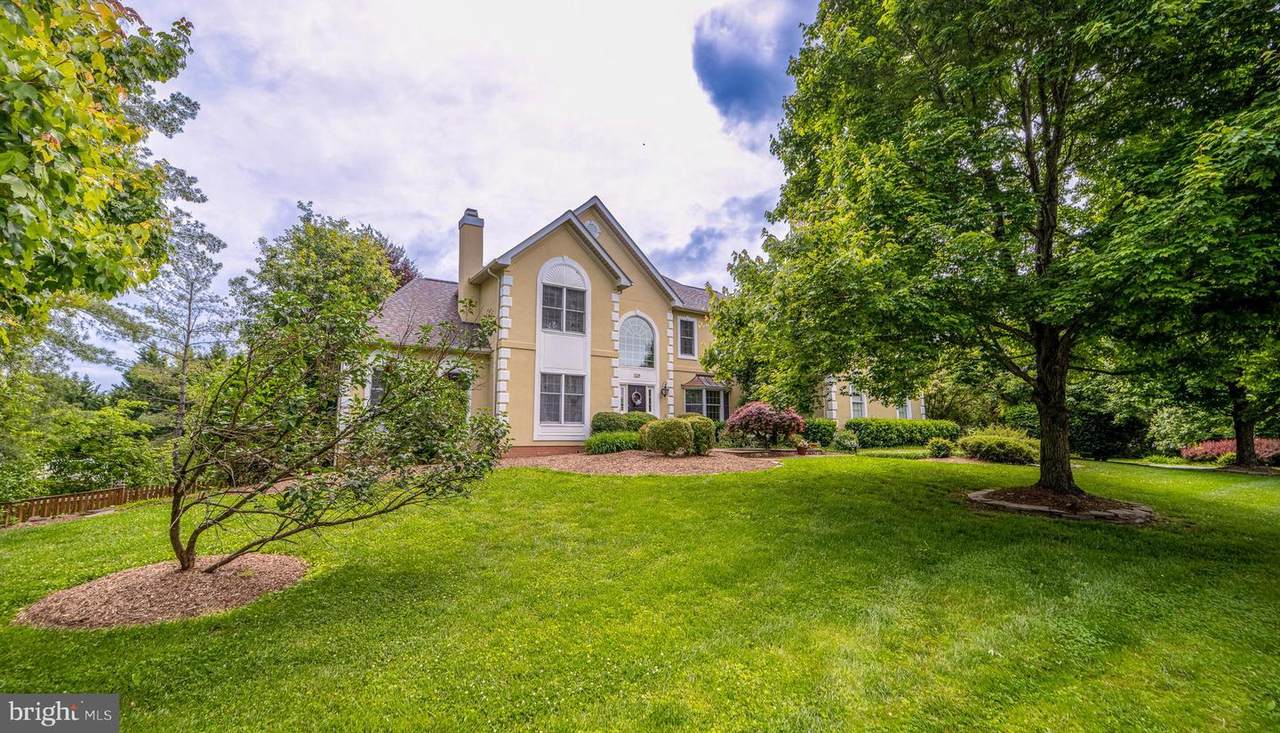 1115 Amanda Drive - Photo 1