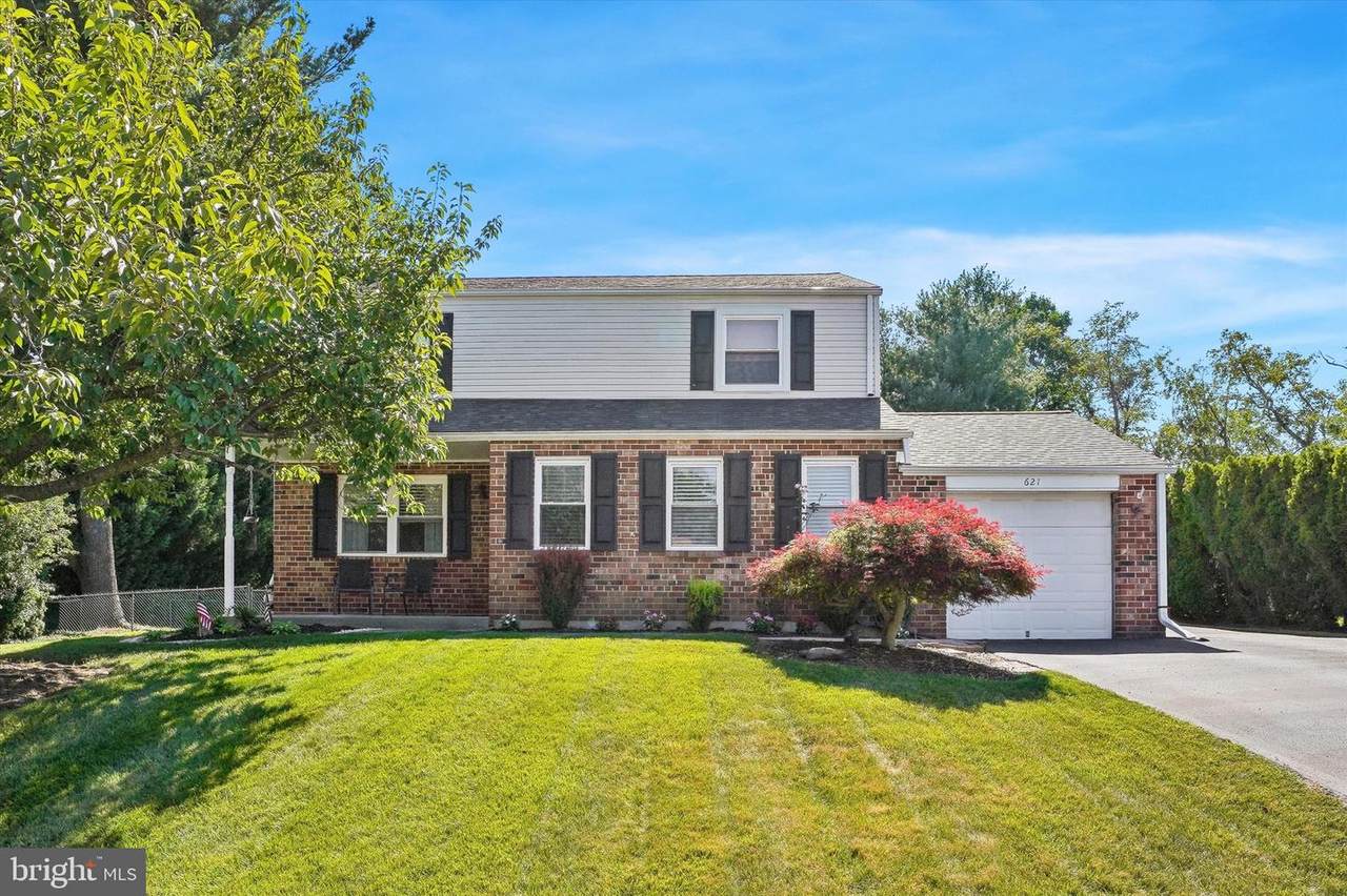 621 Crestwyck Drive - Photo 1