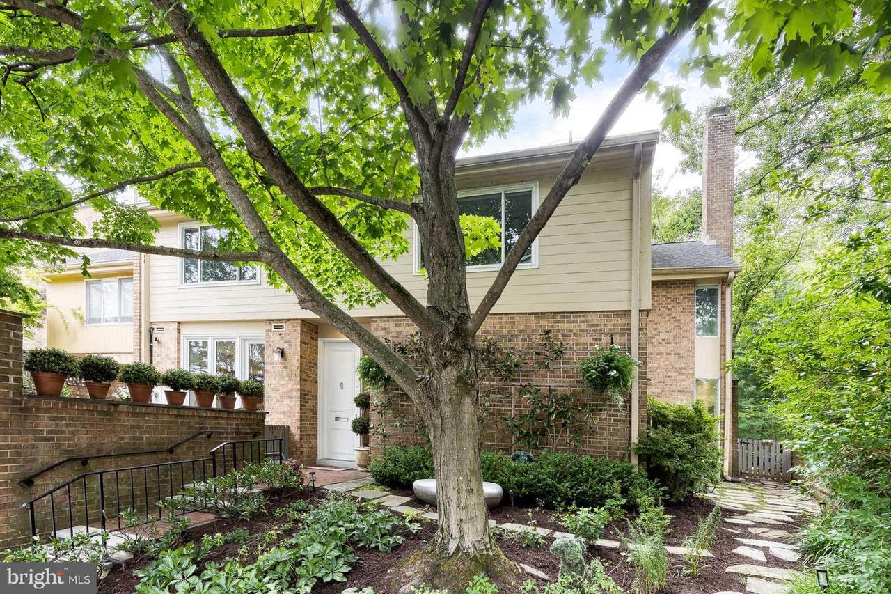 14 Roland Mews - Photo 1
