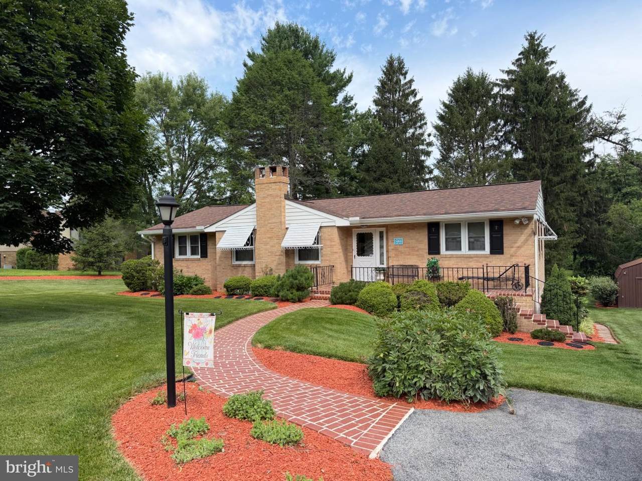 8484 Linwood Drive - Photo 1
