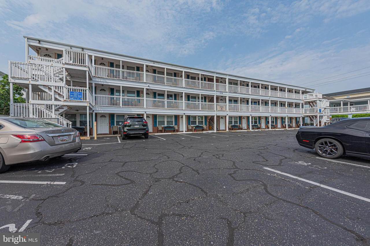 206 8TH Street - Photo 1
