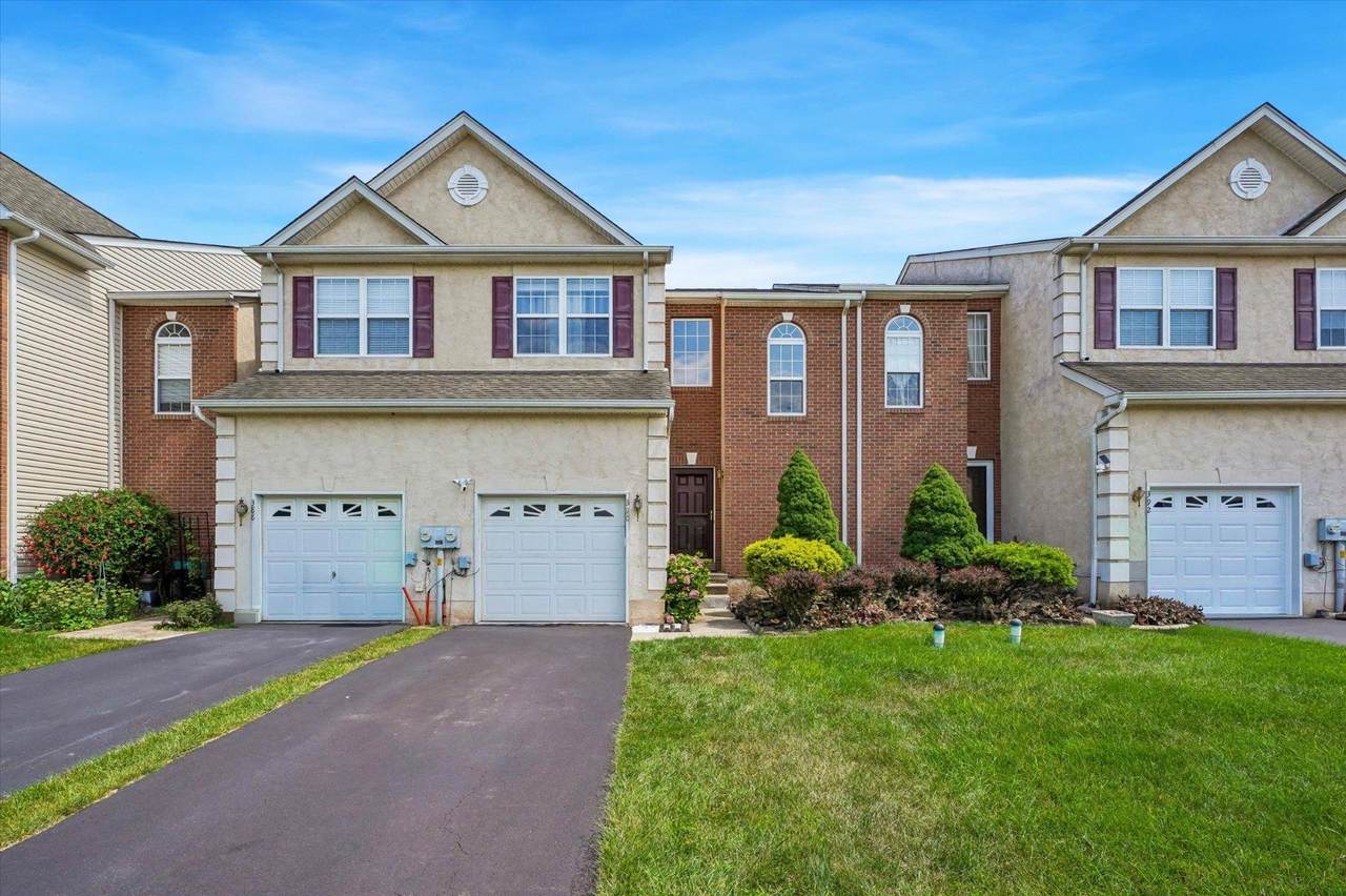 390 Auburn Court - Photo 1