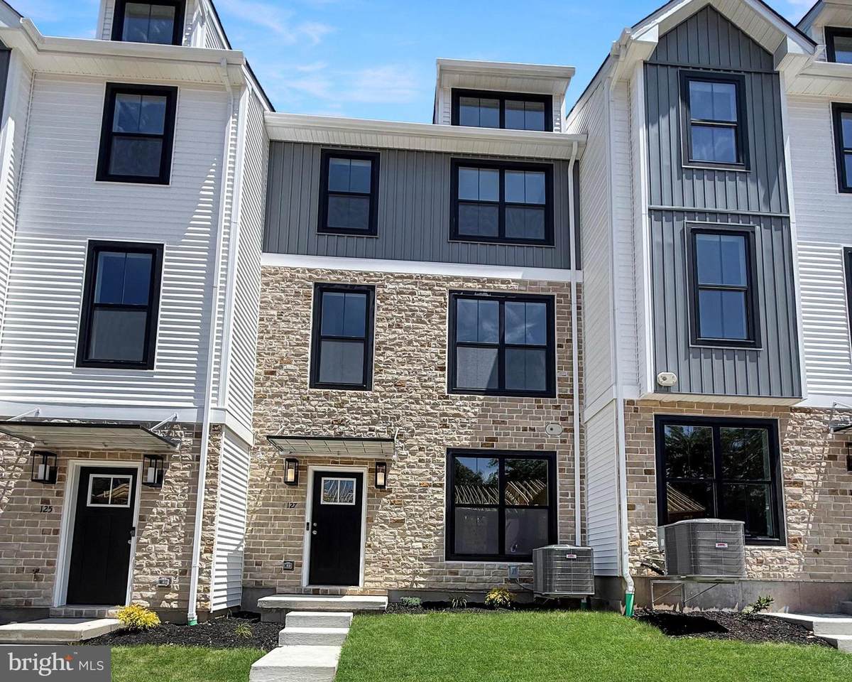 127 Cobblestone Drive - Photo 1