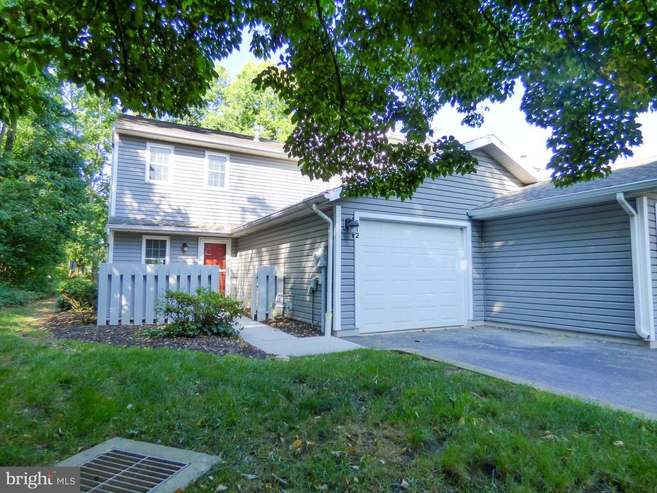 512 Kensington Court - Photo 1