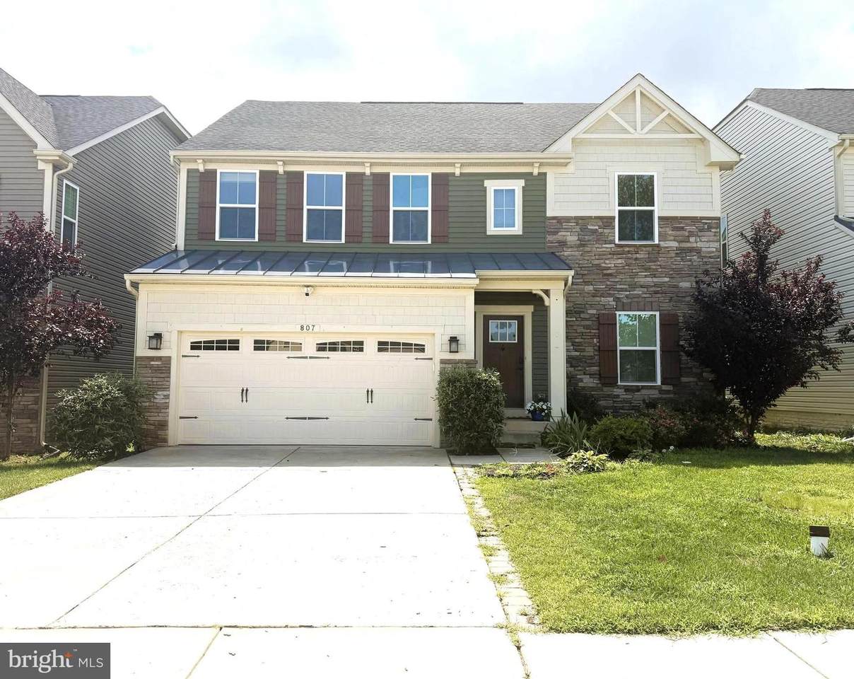 807 Boxwood Drive - Photo 1