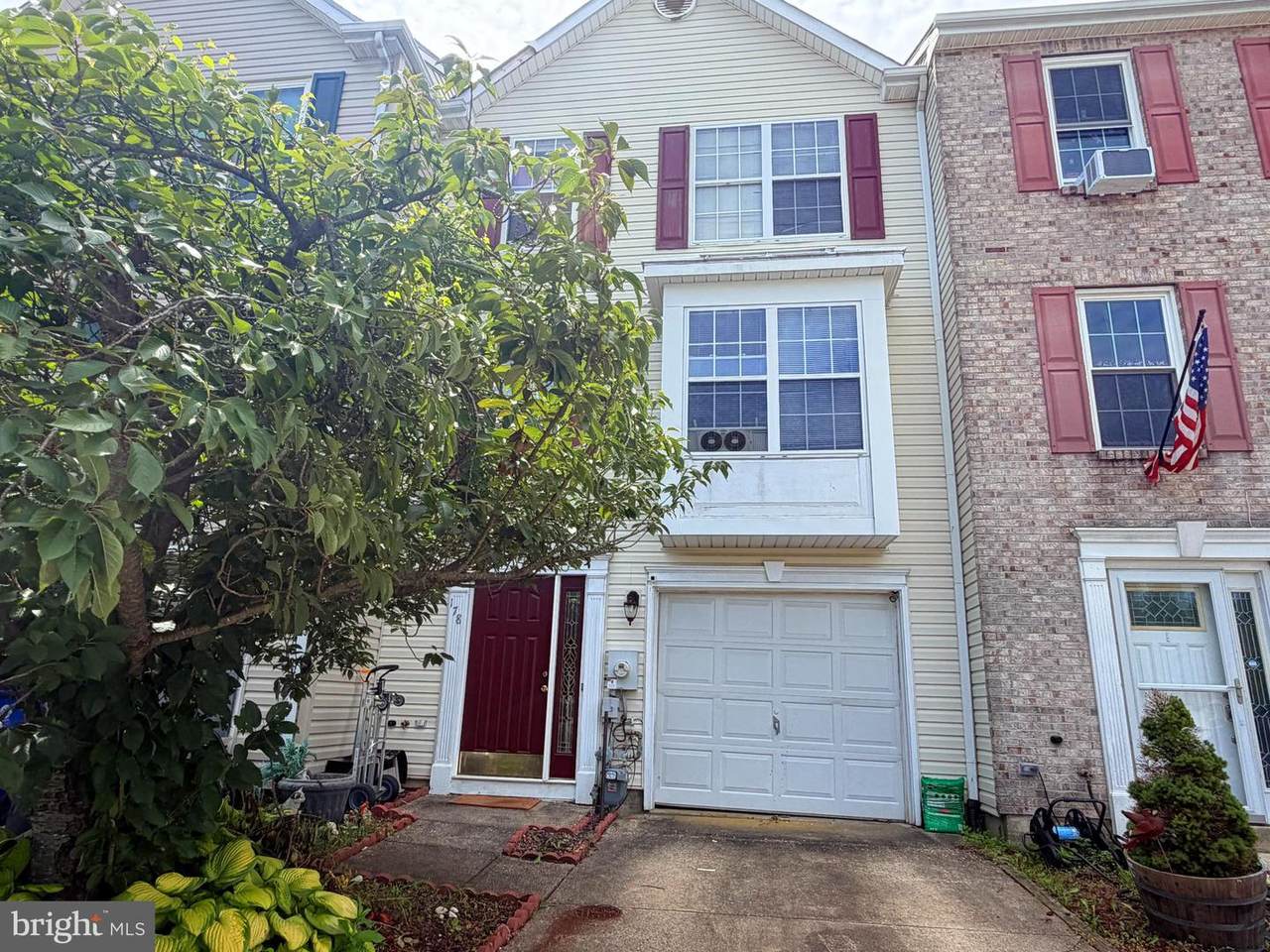 178 Versailles Court - Photo 1