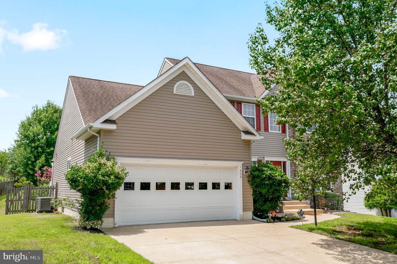 1005 Great Oaks Lane - Photo 1