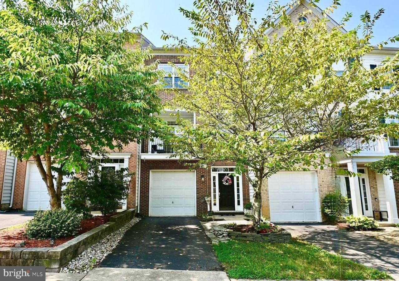 6915 Rolling Creek Way - Photo 1