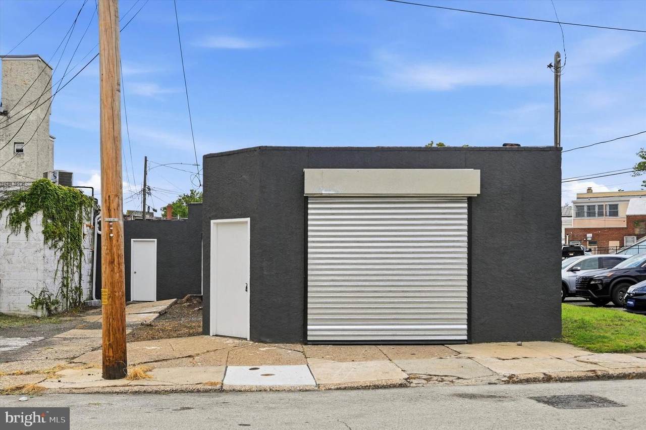 806 Powell Avenue - Photo 1