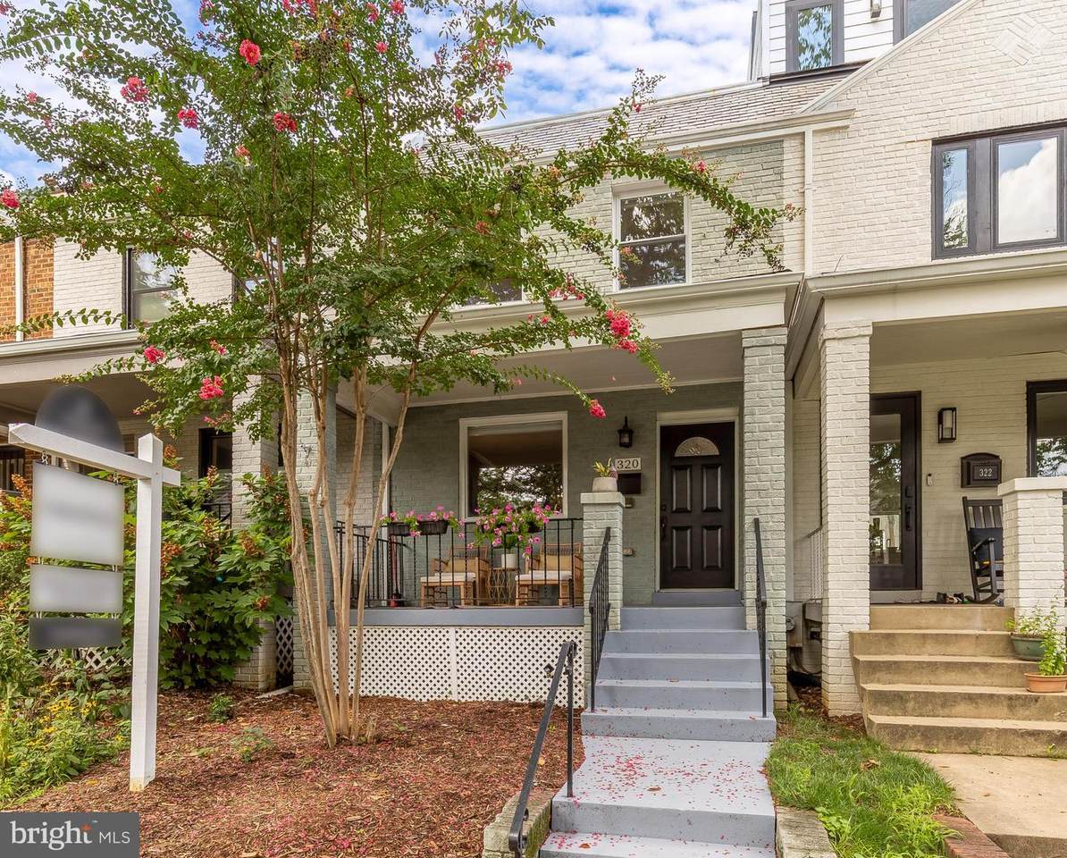 320 19TH Street - Photo 1