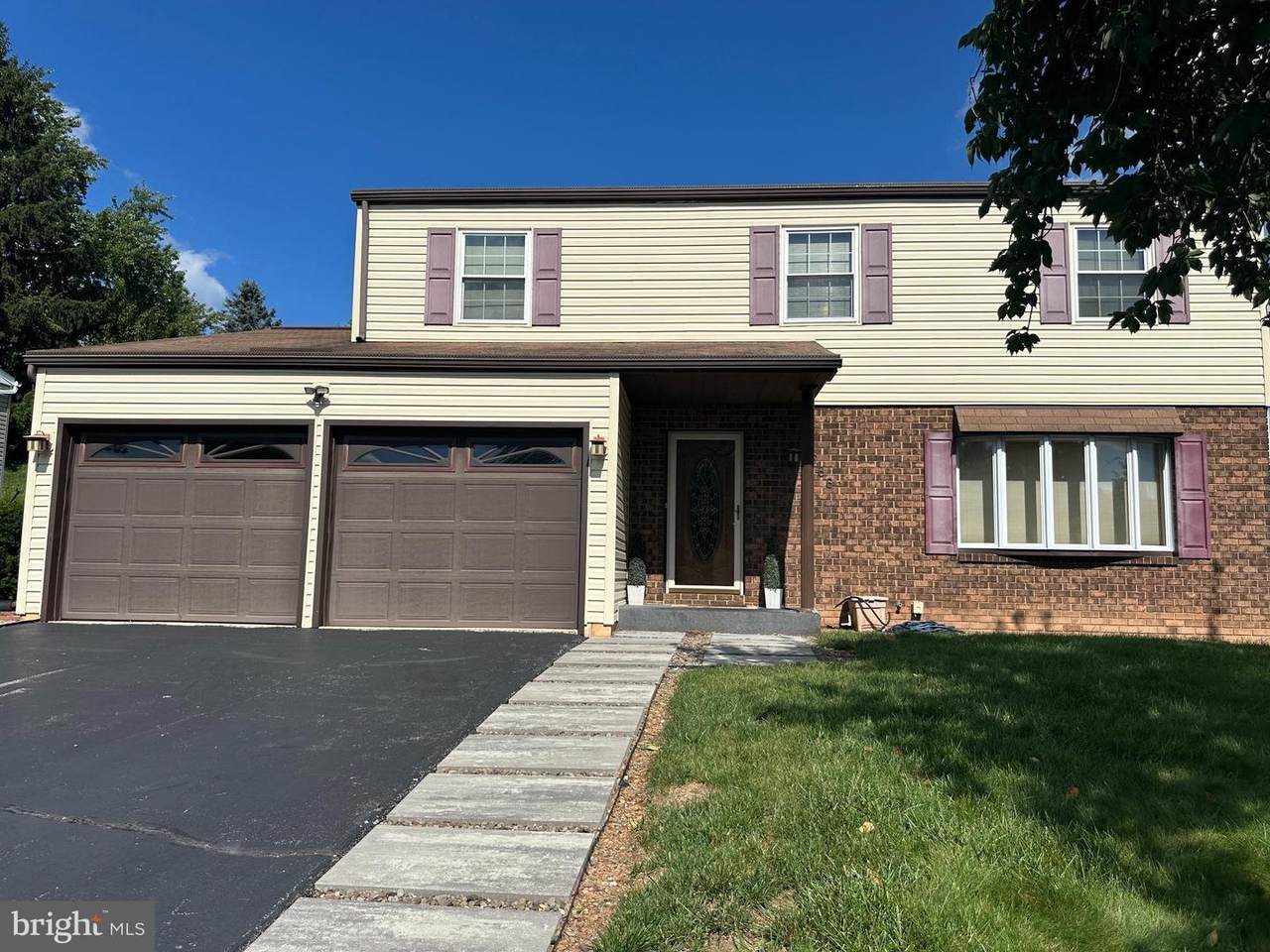 566 Thrush Court - Photo 1