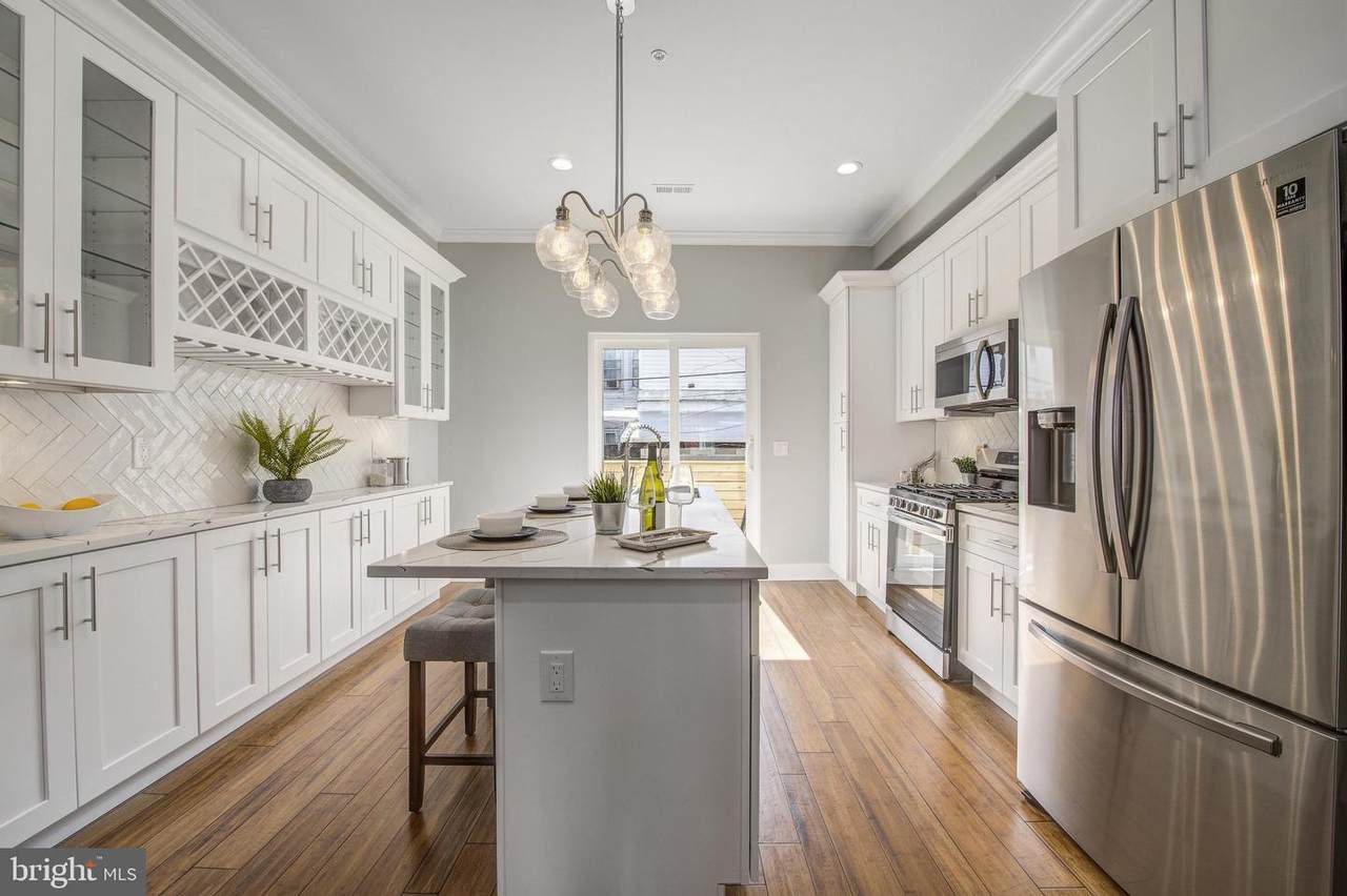 732 Daly Street - Photo 1