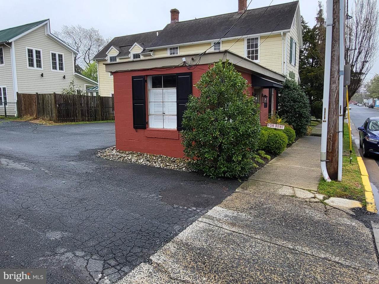 https://bt-photos.global.ssl.fastly.net/brightmls/1280_boomver_1_805234989274-2.jpg