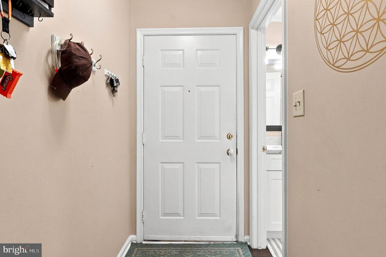 https://bt-photos.global.ssl.fastly.net/brightmls/1280_boomver_2_805235494490-2.jpg