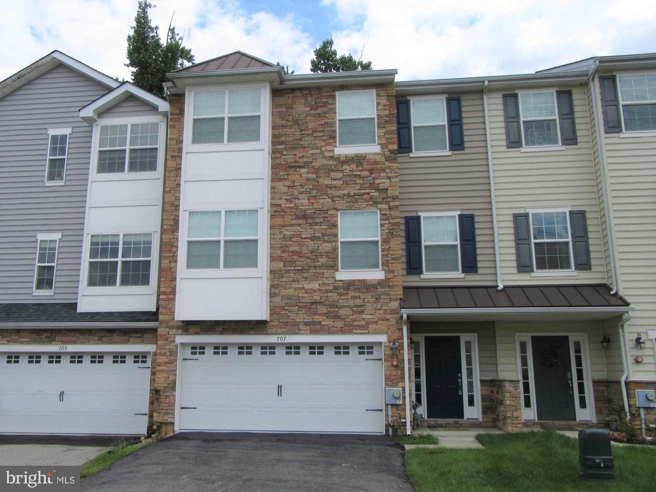 707 Twin Lakes Boulevard - Photo 1