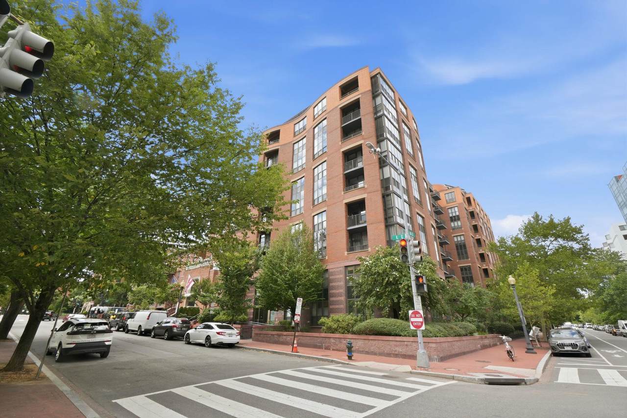 1001 L Street - Photo 1