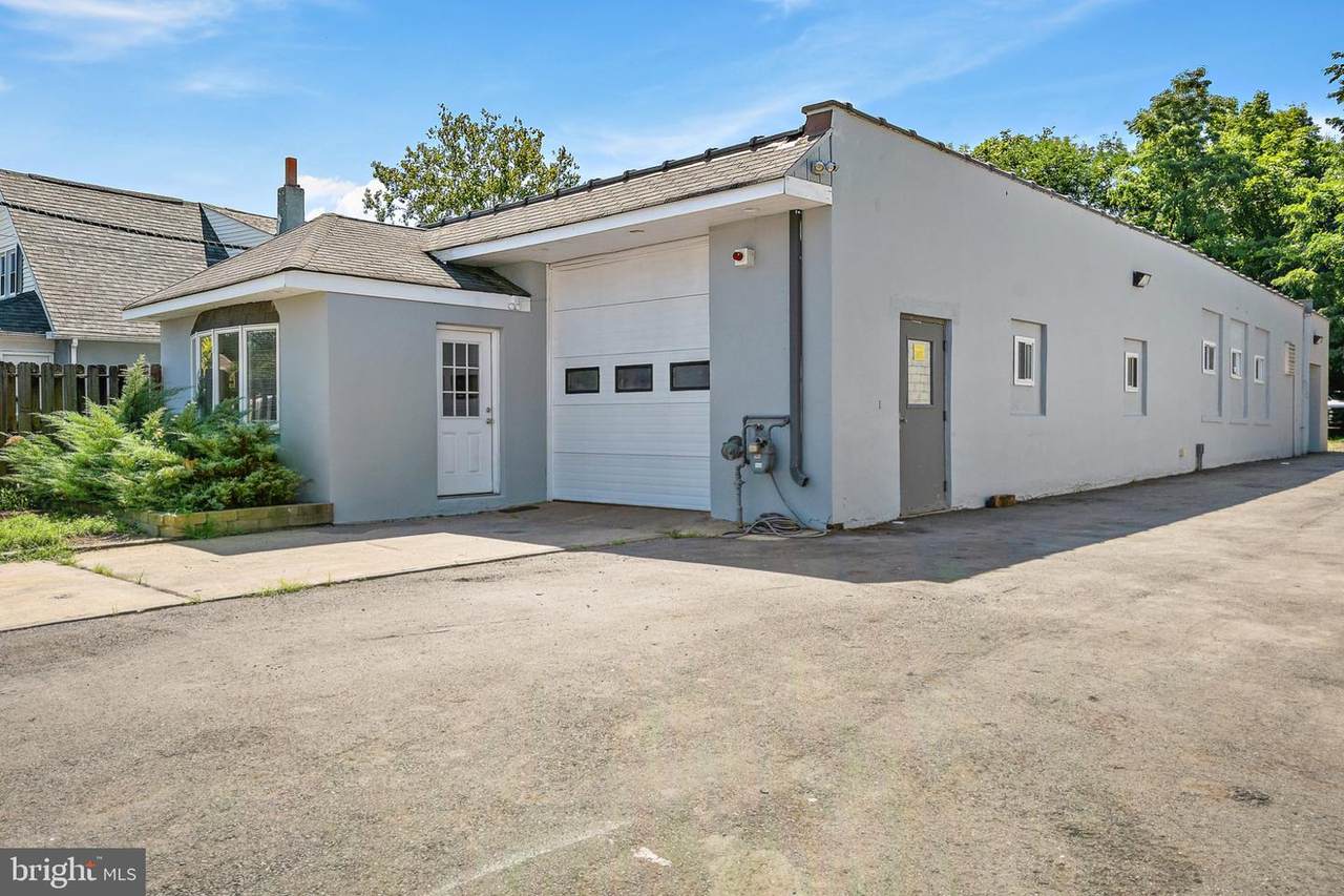 425 Hazel Avenue - Photo 1