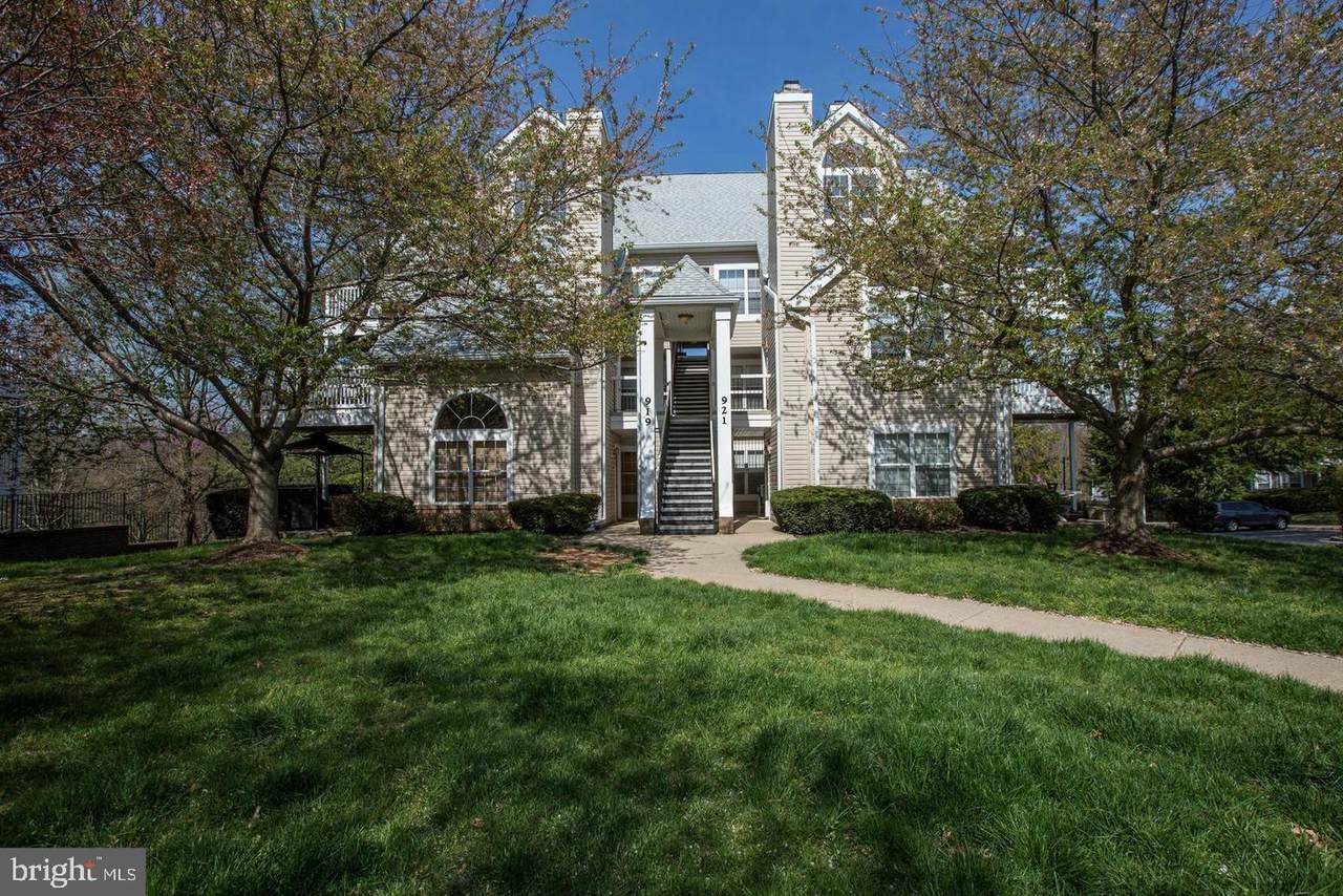 921 Hillside Lake Terrace - Photo 1