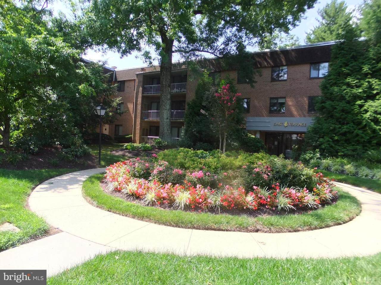 1650 Oakwood Drive - Photo 1